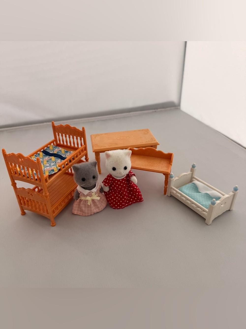 Calico Critters Sylvanian Families Flocked Persian Cat Family & furniture